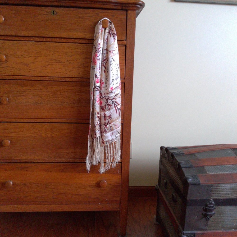 Oriental scarf with fringe NWOT - Picture 2 of 6